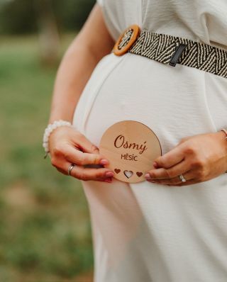 Teď je ten čas, kdy i my sami využíváme nase milníkové kartičky. ❤️🥰🍀 Děkujeme @jaromirzubak.cz za krásné fotografie....